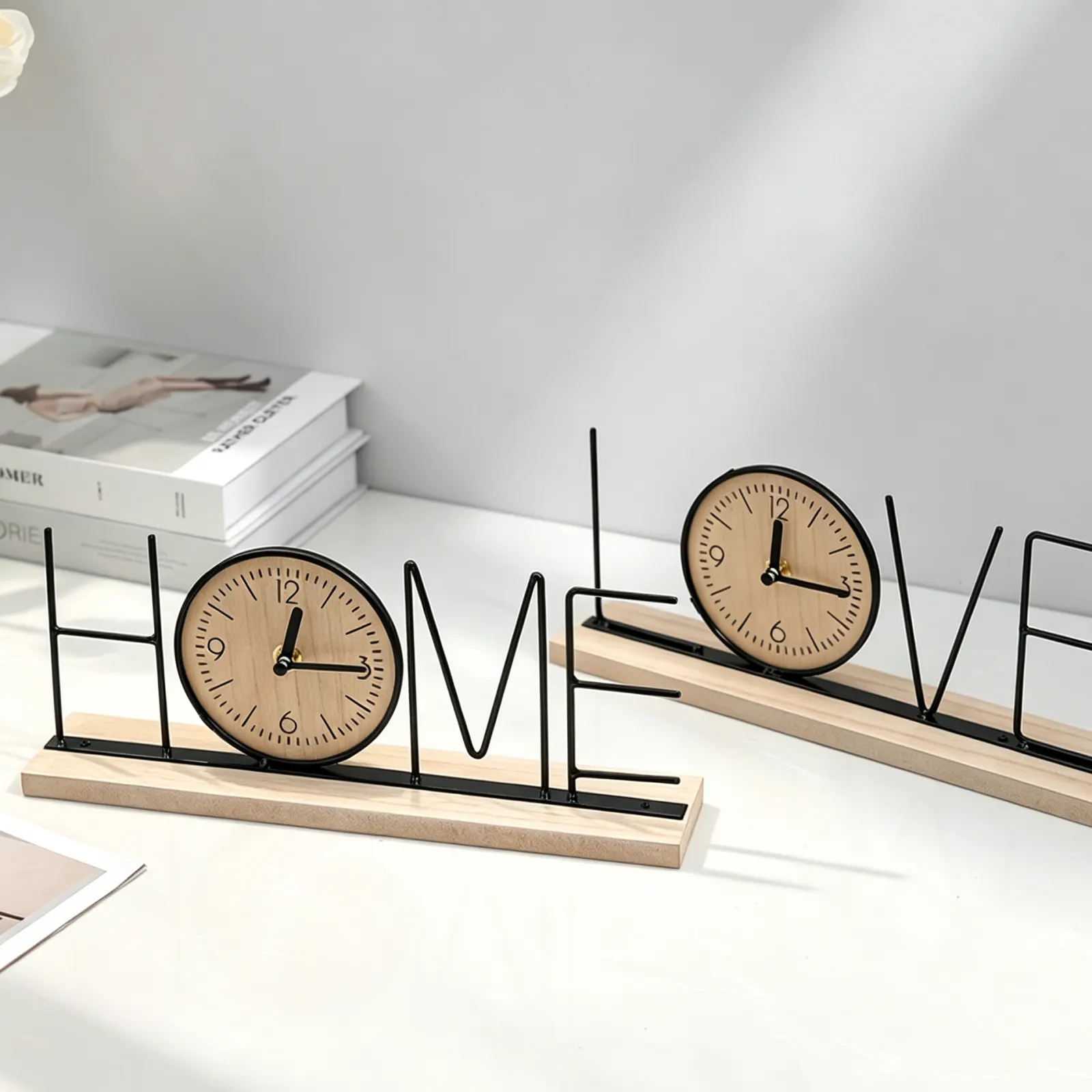 "Instagram-style" small tabletop clock—a decorative desk clock suitable for the living room.